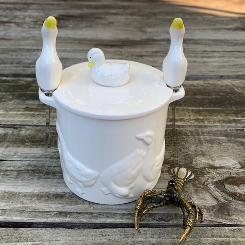 Vintage Shafford Duck Canister with Spreaders